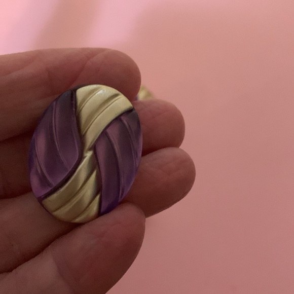 Two pairs clip on style earrings - Picture 5 of 6